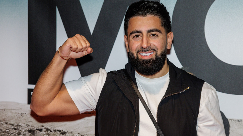 Joey Bravo zet zijn miljoenenvilla in Almere te koop en wat is er mogelijk aan de hand? Zie foto's